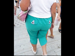 Voyeur loves filming mature women's big ass